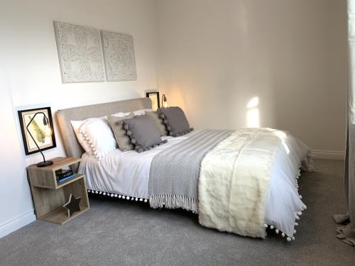 Station View 3-storey Bedroom