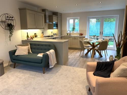 Station View 3-storey kitchen/diner